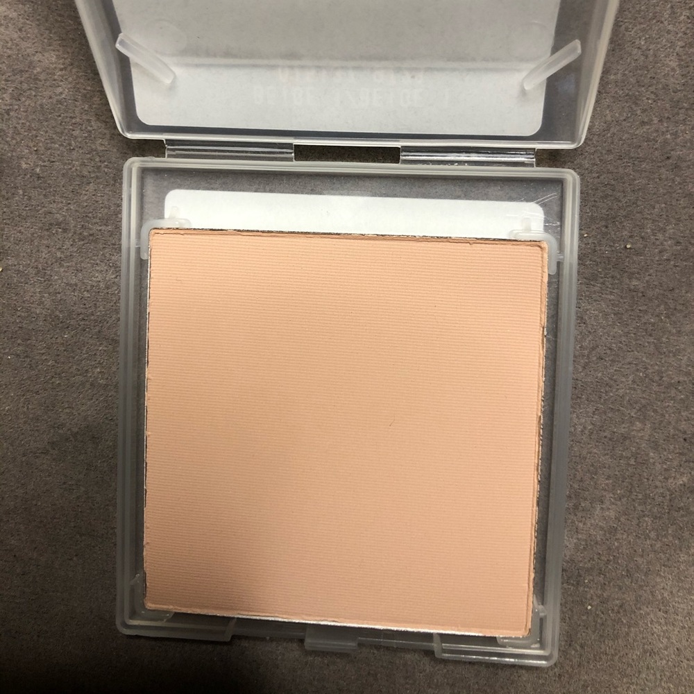 Mary Kay Sheer Mineral Powder / Beige